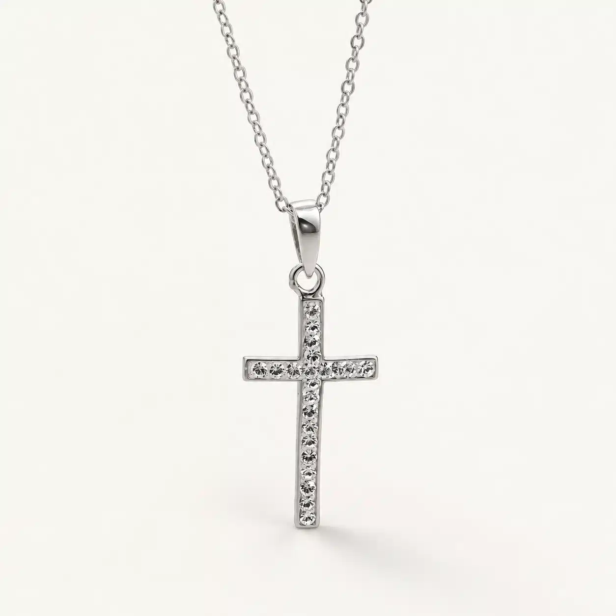 Křížek – stříbrný náhrdelník s krystaly Swarovski